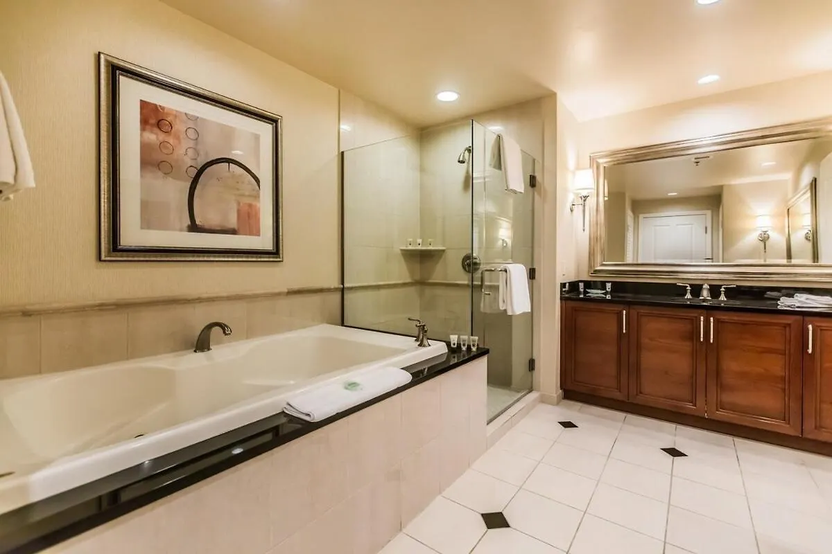 Apartment Beautiful Strip View Studio W Balcony 02807 Las Vegas