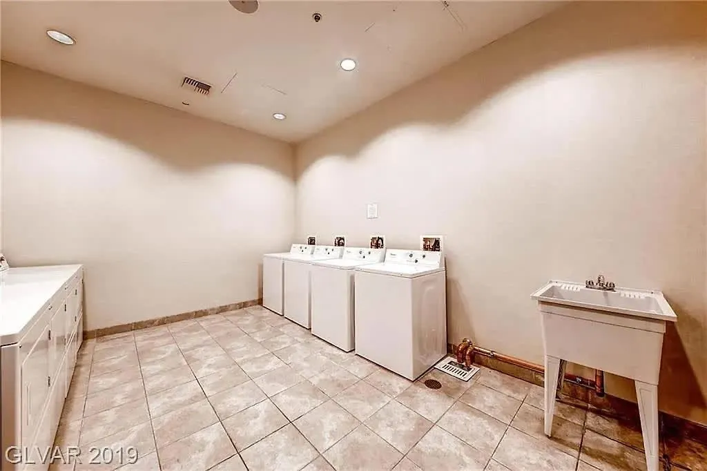 Beautiful Strip View Studio W Balcony 02807 Las Vegas