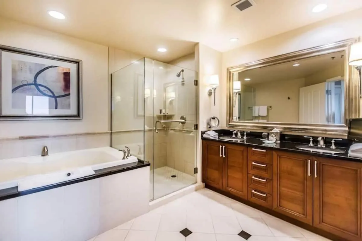 Beautiful Strip View Studio W Balcony 02807 Las Vegas Apartment
