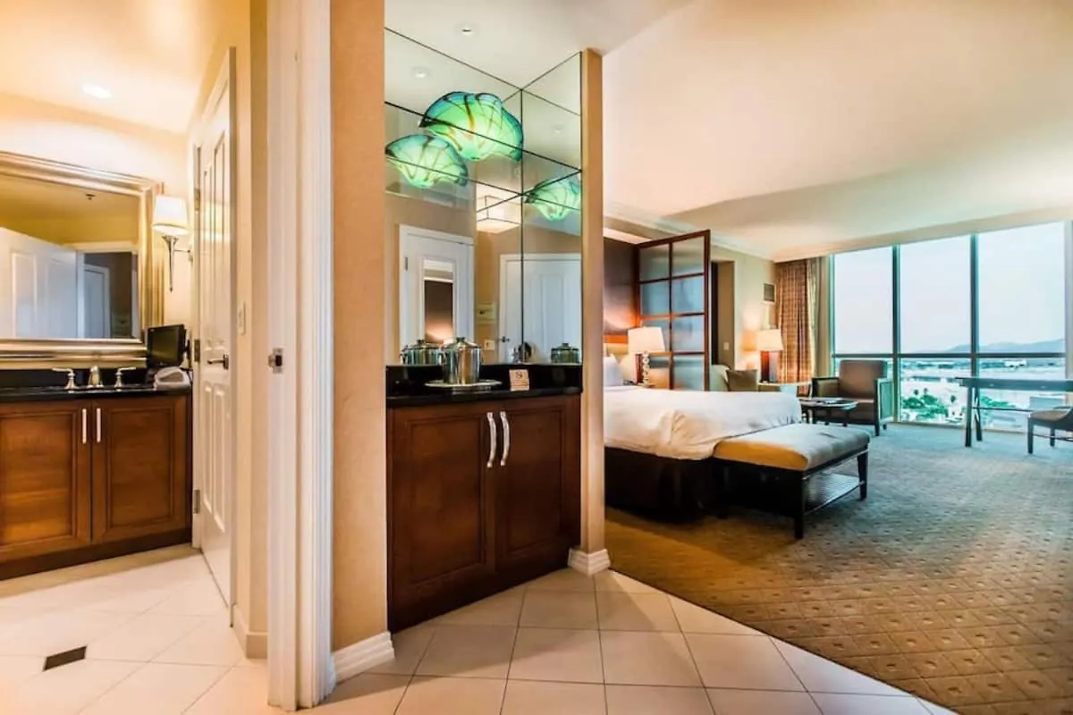 Apartment Beautiful Strip View Studio W Balcony 02807 Las Vegas